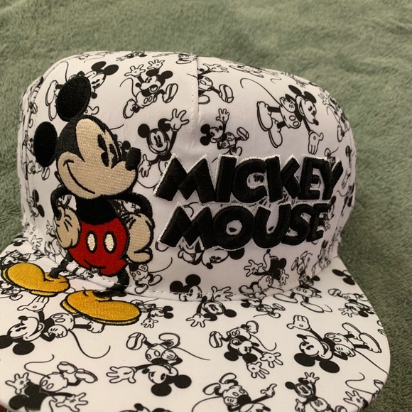 Mickey Mouse hat - Picture 2 of 3